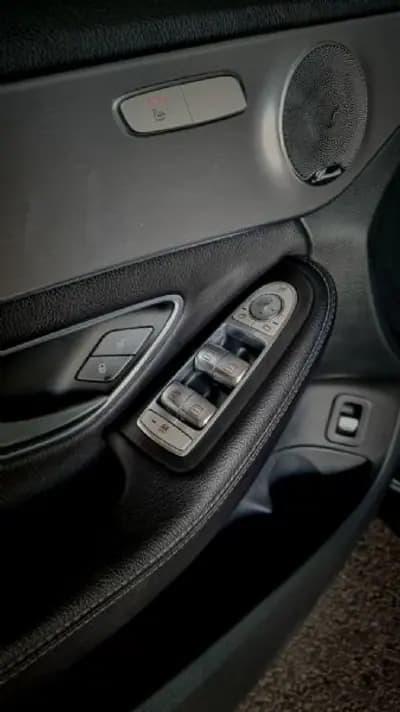 Vendo Mercedes-Benz C 220 2018 - 26800 EUR, 147000 km - AUTO.MOTO.pt