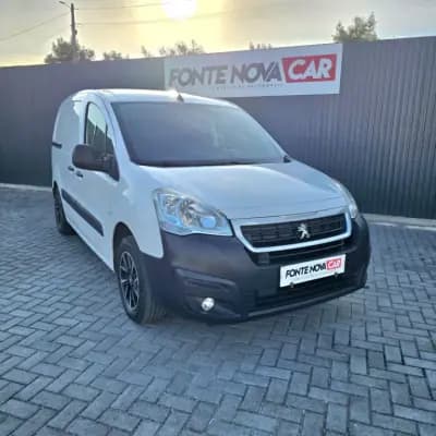Vendo Peugeot PARTENER 2017 - 9750 EUR, 215000 km - AUTO.MOTO.pt