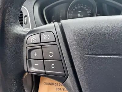 Sell Volvo V40 2017 - 14750 EUR, 138000 km - AUTO.MOTO.pt