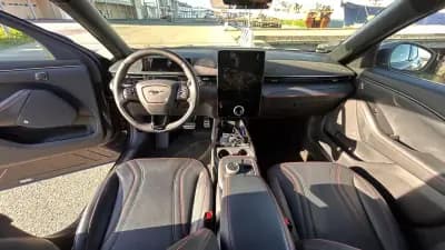 Sell Ford Mustang Mach-E 2023 - 37400 EUR, 15000 km - AUTO.MOTO.pt