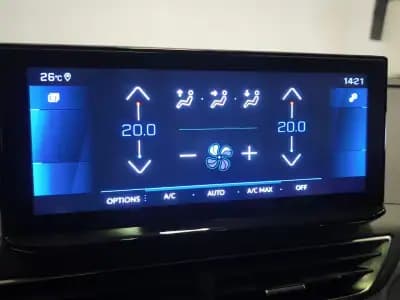 Vendo Peugeot 3008 2022 - 21990 EUR, 34669 km - AUTO.MOTO.pt