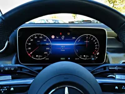 Vendo Mercedes-Benz GLC 400 2024 - 69990 EUR, 25400 km - AUTO.MOTO.pt