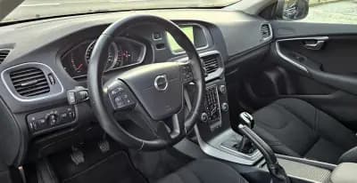 Sell Volvo V40 2016 - 16500 EUR, 79000 km - AUTO.MOTO.pt