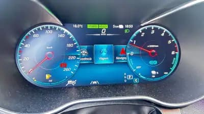 Vendo Mercedes-Benz C 300 2021 - 27500 EUR, 201000 km - AUTO.MOTO.pt