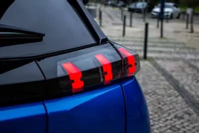 Vendo Peugeot e-2008 2021 - 20850 EUR, 59500 km - AUTO.MOTO.pt