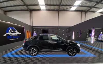 Vendo Renault Arkana 2023 - 27490 EUR, 31092 km - AUTO.MOTO.pt