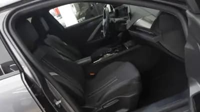 Vendo Opel Astra 2024 - 24450 EUR, 13500 km - AUTO.MOTO.pt