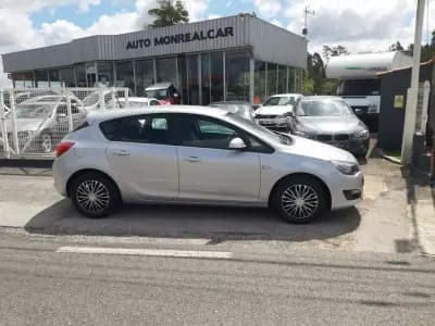 Vendo Opel Astra 2013 - 9900 EUR, 179980 km - AUTO.MOTO.pt