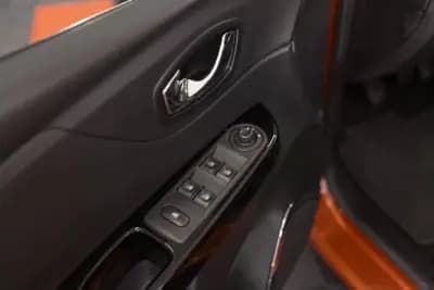 Vendo Renault Captur 2015 - 13900 EUR, 68386 km - AUTO.MOTO.pt