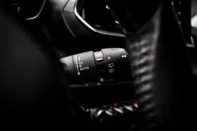 Vendo Peugeot e-2008 2021 - 20850 EUR, 59500 km - AUTO.MOTO.pt