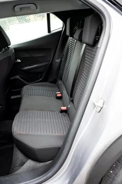 Sell Peugeot e-2008 2021 - 19990 EUR, 16718 km - AUTO.MOTO.pt