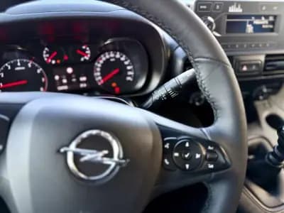 Vendo Opel Combo 2022 - 18450 EUR, 134000 km - AUTO.MOTO.pt