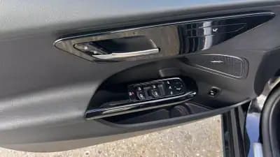 Vendo Mercedes-Benz C 200 2023 - 37990 EUR, 32000 km - AUTO.MOTO.pt