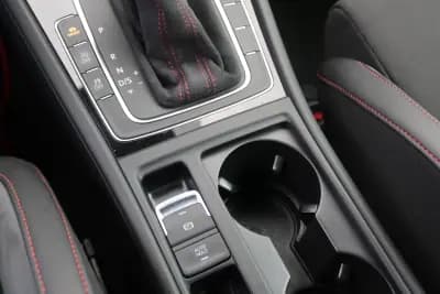 Vendo Volkswagen Golf 2017 - 33990 EUR, 55000 km - AUTO.MOTO.pt