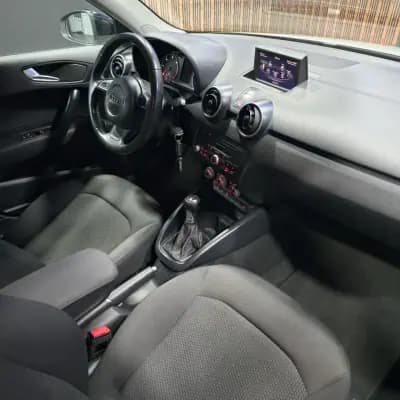 Vendo Audi A1 Sportback 2013 - 14250 EUR, 180000 km - AUTO.MOTO.pt