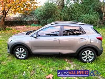 Sell Kia Stonic 2023 - 16950 EUR, 39477 km - AUTO.MOTO.pt