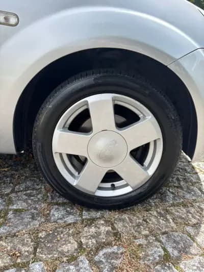 Vendo Ford Fiesta 2005 - 4990 EUR, 204000 km - AUTO.MOTO.pt