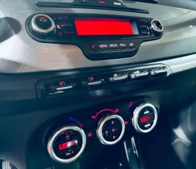 Vendo Alfa Romeo Giulietta 2012 - 13750 EUR, 119336 km - AUTO.MOTO.pt