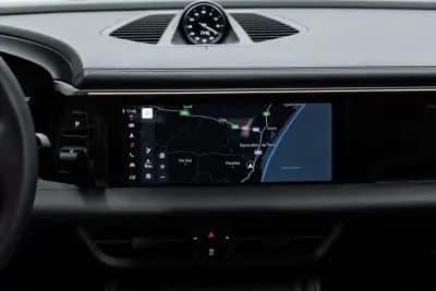 Sell Porsche Macan 2024 - 87950 EUR, 16000 km - AUTO.MOTO.pt