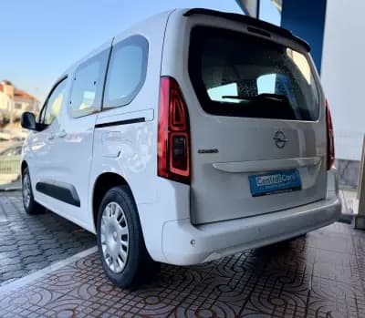 Vendo Opel Combo 2022 - 18450 EUR, 134000 km - AUTO.MOTO.pt
