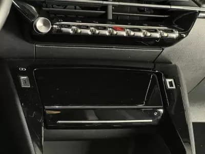 Sell Peugeot e-2008 2020 - 18990 EUR, 50000 km - AUTO.MOTO.pt