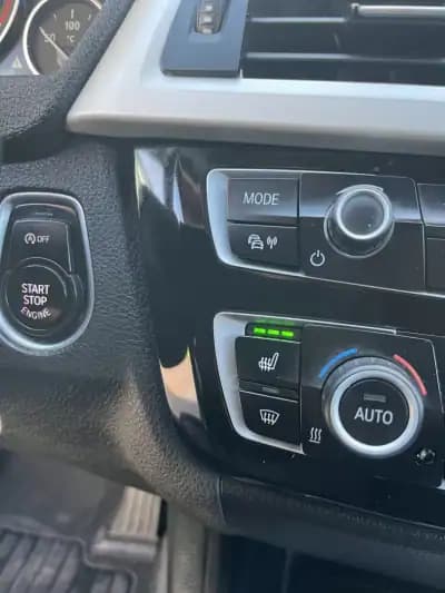 Vendo BMW 318 2015 - 13900 EUR, 260000 km - AUTO.MOTO.pt