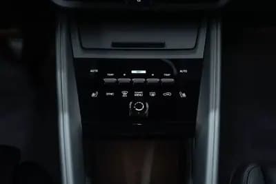 Sell Porsche Macan 2024 - 87950 EUR, 16000 km - AUTO.MOTO.pt