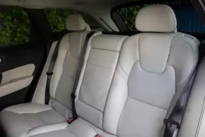 Sell Volvo XC 60 2017 - 27900 EUR, 152000 km - AUTO.MOTO.pt