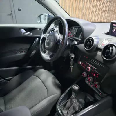 Vendo Audi A1 Sportback 2013 - 14250 EUR, 180000 km - AUTO.MOTO.pt