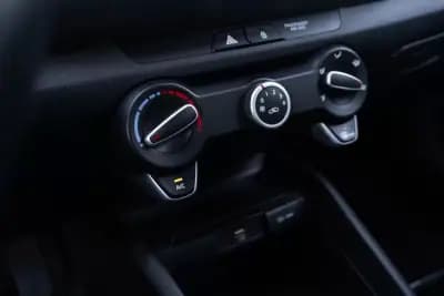 Sell Kia Stonic 2022 - 13999 EUR, 93000 km - AUTO.MOTO.pt