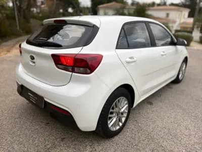 Vendo Kia Rio 2017 - 9899 EUR, 60000 km - AUTO.MOTO.pt
