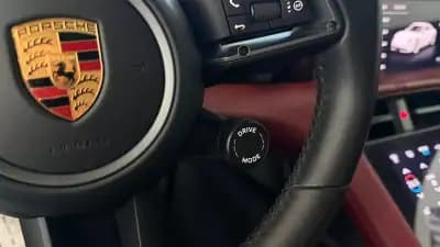 Vendo Porsche Taycan 2020 - 72000 EUR, 96306 km - AUTO.MOTO.pt