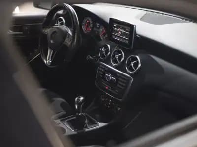 Vendo Mercedes-Benz A 180 2014 - 12990 EUR, 149000 km - AUTO.MOTO.pt