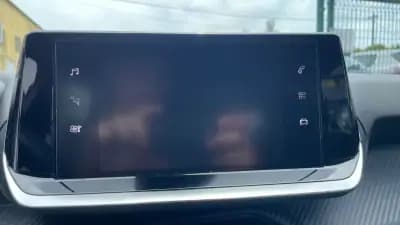 Vendo Peugeot 2008 2023 - 19750 EUR, 69580 km - AUTO.MOTO.pt