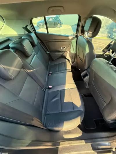 Vendo Renault Mégane 2011 - 5750 EUR, 219739 km - AUTO.MOTO.pt