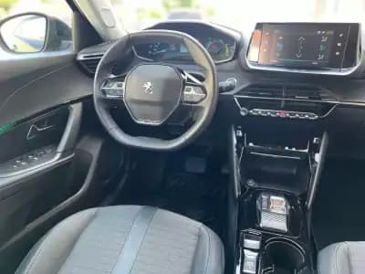 Vendo Peugeot e-2008 2022 - 21990 EUR, 30000 km - AUTO.MOTO.pt