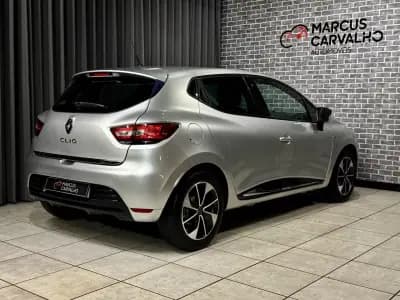 Vendo Renault Clio 2018 - 10999 EUR, 89000 km - AUTO.MOTO.pt