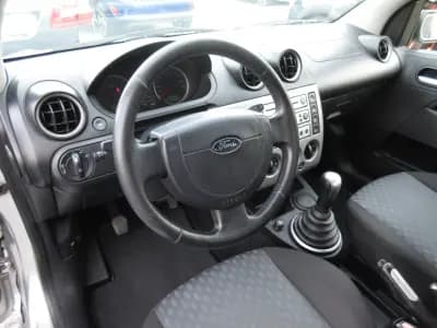 Vendo Ford Fiesta 2005 - 4990 EUR, 204000 km - AUTO.MOTO.pt