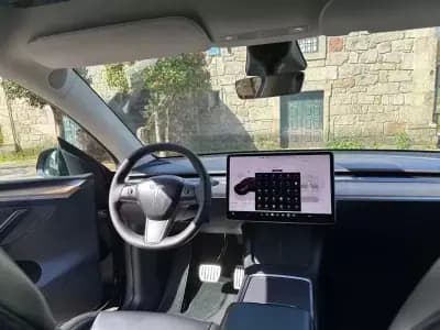 Vendo Tesla Model Y 2022 - 39999 EUR, 101000 km - AUTO.MOTO.pt