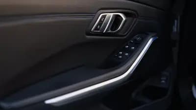 Sell BMW 320 2020 - 29999 EUR, 166000 km - AUTO.MOTO.pt