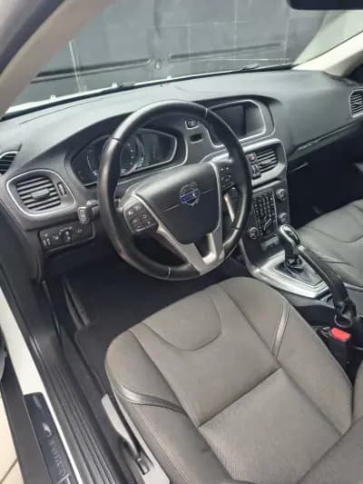 Vendo Volvo V40 Cross Country 2015 - 13900 EUR, 162000 km - AUTO.MOTO.pt