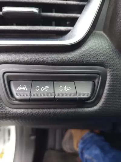 Sell Renault Clio 2021 - 15990 EUR, 96189 km - AUTO.MOTO.pt