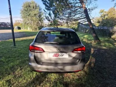 Sell Opel Astra Sports Tourer 2017 - 8900 EUR, 231400 km - AUTO.MOTO.pt