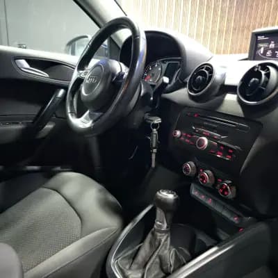 Vendo Audi A1 Sportback 2013 - 14250 EUR, 180000 km - AUTO.MOTO.pt