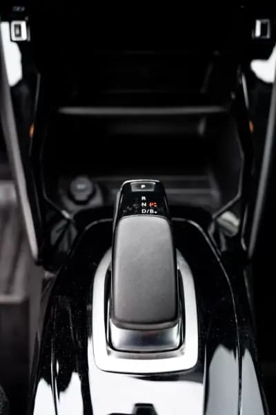 Vendo Peugeot e-2008 2021 - 19990 EUR, 13890 km - AUTO.MOTO.pt