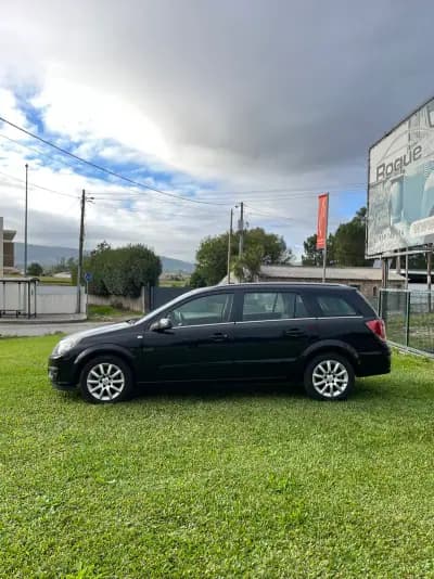 Vendo Opel Astra Caravan 2005 - 3900 EUR, 140120 km - AUTO.MOTO.pt