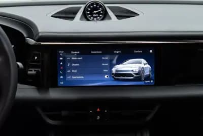 Sell Porsche Macan 2024 - 87950 EUR, 16000 km - AUTO.MOTO.pt