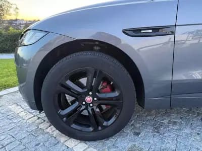 Sell Jaguar F-Pace 2016 - 30999 EUR, 144450 km - AUTO.MOTO.pt