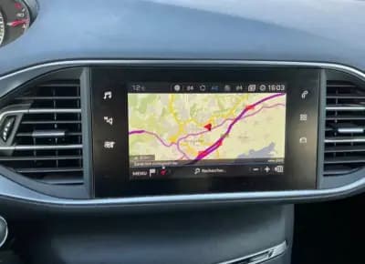 Vendo Peugeot 308 2019 - 14490 EUR, 99236 km - AUTO.MOTO.pt