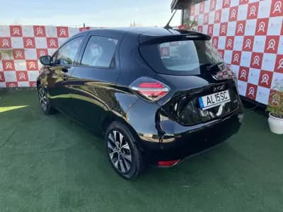 Vendo Renault Zoe 2021 - 18490 EUR, 34075 km - AUTO.MOTO.pt